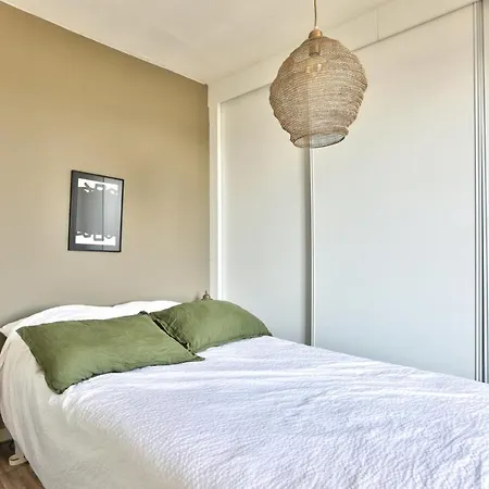 Bright Cocoon With Stunning Views Centre Of Apartment *