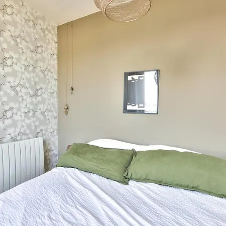 Bright Cocoon With Stunning Views Centre Of Paris
